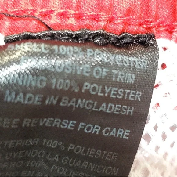 Red Star-Patterned Men's Shorts - Picture 9 of 10